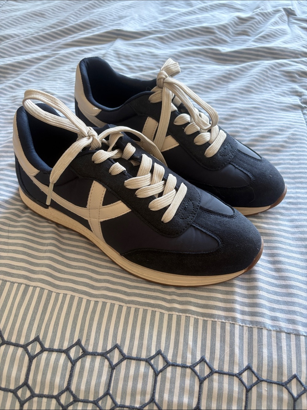 DV by Dolce Vita Navy and Cream Retro Runner Sneakers